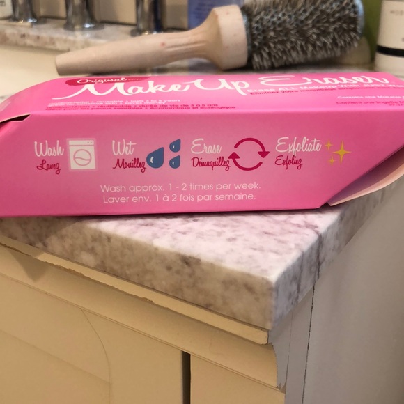 NIB Makeup Eraser - Picture 3 of 4